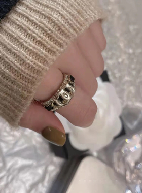 小香风双C字母戒指香耐尔黑色皮穿链条镂空指环轻奢小众时尚简约