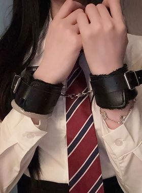 加绒皮质pu手铐女道具玩具脚镣铁脚链不伤手拍照道具COS辣妹学生