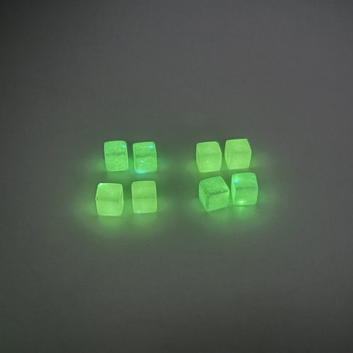 8mm夜光实色小冰块仿真发光方块平面夜光星空冰块亚克力果冻冰块 - 图1