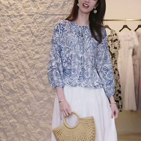 Casual flesh-covering and versatile national style blue and white porcelain pattern shirt