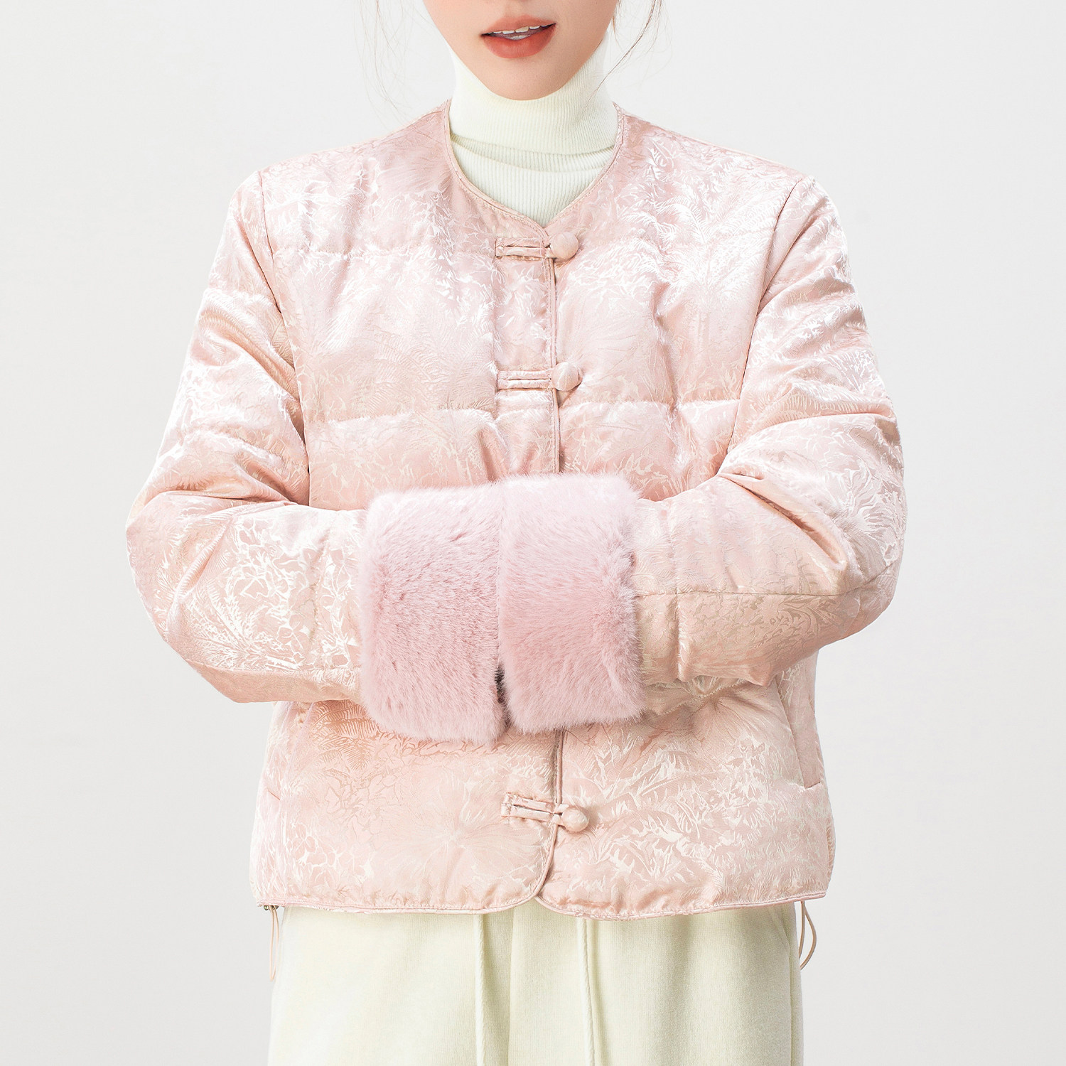 新中式粉色短款羽绒服女2025年冬季新款盘扣毛毛袖口提花保暖外套,淘宝优惠券,粉丝福利购,淘宝优惠卷