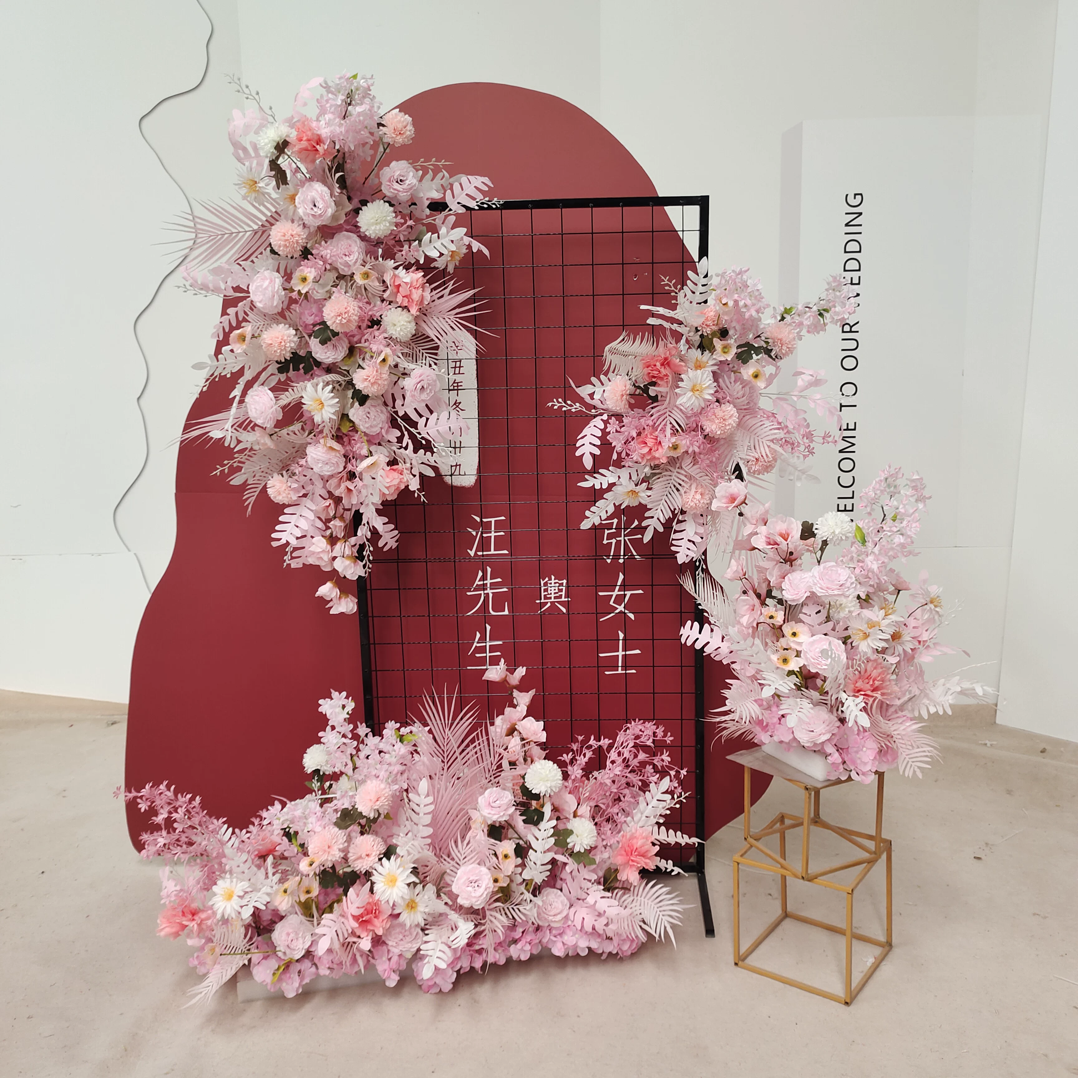 [婚礼红色背景板花艺舞台地花排花KT板绑花订婚宴花拍地排仿真花艺]