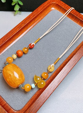 天然鸡油黄蜜蜡桶珠（路路通）设计款项链，纹美无杂，蜡质浓郁