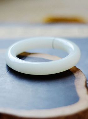 手镯圆条羊脂级带证书新疆和田玉