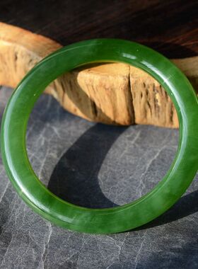 碧玉老坑女款礼物圆条手镯