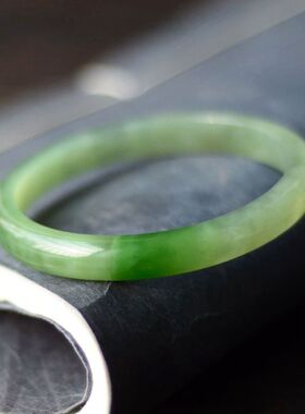 圆条女款手环带证书玉镯子