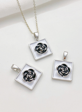 18K包金法式山茶花黑白立体吊坠