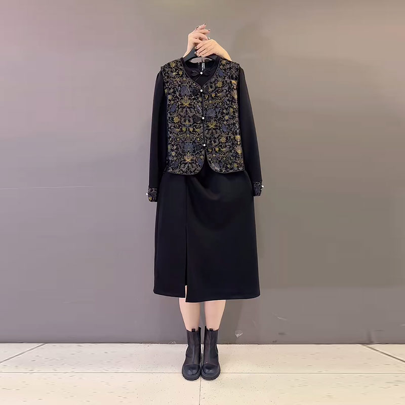 胖妹妹加肥盘扣花纹马甲拼色袖口连衣裙大码女装国风显瘦两件套潮 - 图0