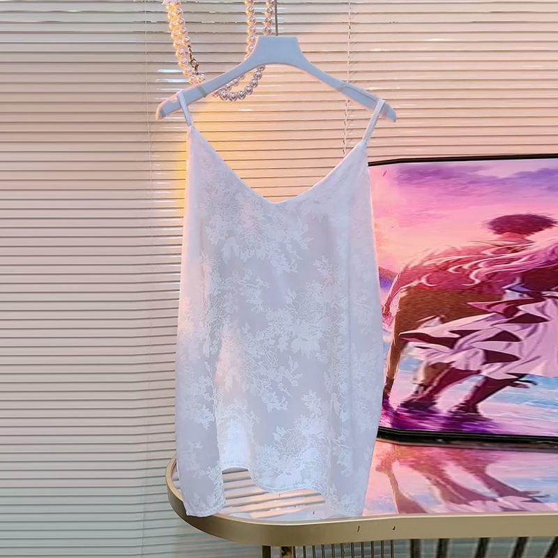 大码女装暗花V领吊带背心胖MM时尚复古风洋气法式减龄百搭打底衫 - 图3