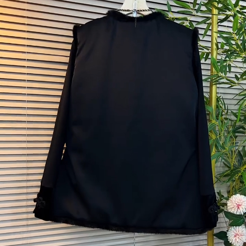 加大码女装盘扣刺绣复古风百搭马甲胖妹妹休闲百搭简约盘扣打底衫 - 图1