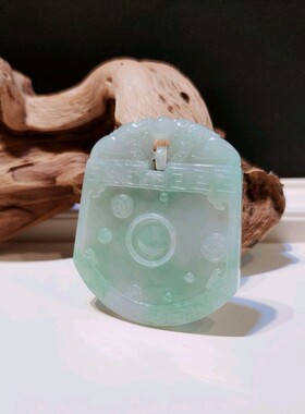 缅甸翡翠绿色挂件可戴珠宝