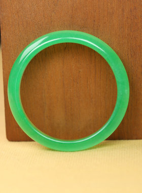 纯天然玛瑙宽扁条冰透阳绿手镯女