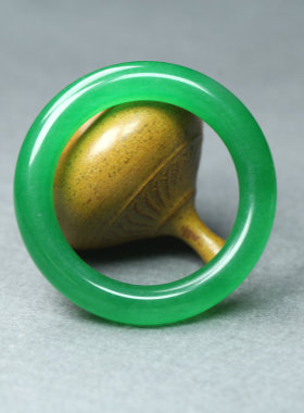 纯天然玛瑙粗圆条阳绿手镯女款式