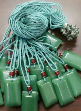 复古民族风面包形状无事牌仿新疆绿玉翠玉项链秋冬吊坠毛衣链配饰