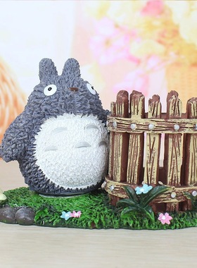 龙猫树桩城堡笔筒摆件