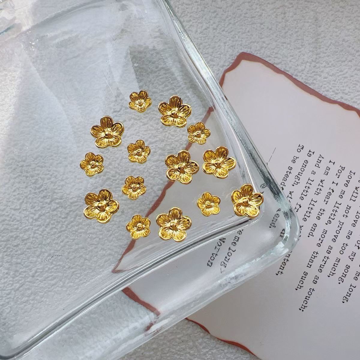 网红爆款富贵黄金花朵美甲饰品蝴蝶金属五瓣花大小混装指甲装饰品,淘宝优惠券,粉丝福利购,淘宝优惠卷