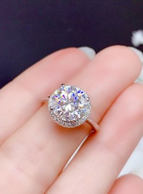 女银饰品圆包款莫桑钻空托