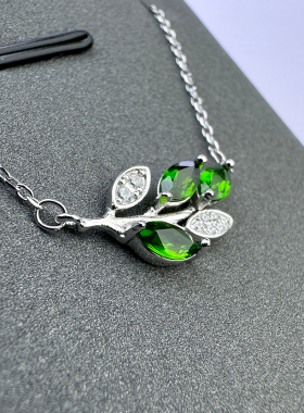 天然透辉石小叶子吊坠女S925纯银