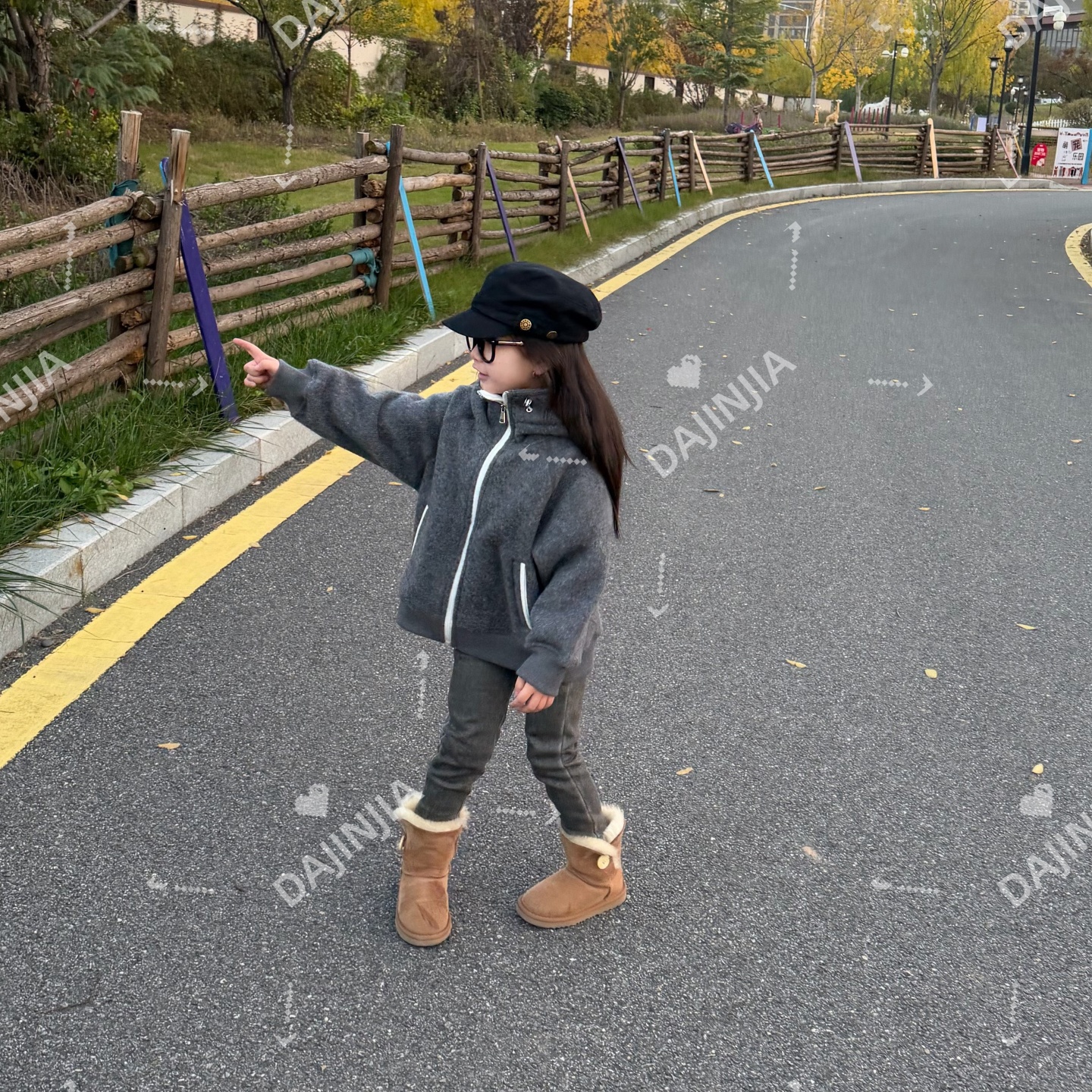 25冬季新款灰色百搭加绒一体绒软牛仔小脚裤铅笔裤百搭软牛仔裤 - 图1