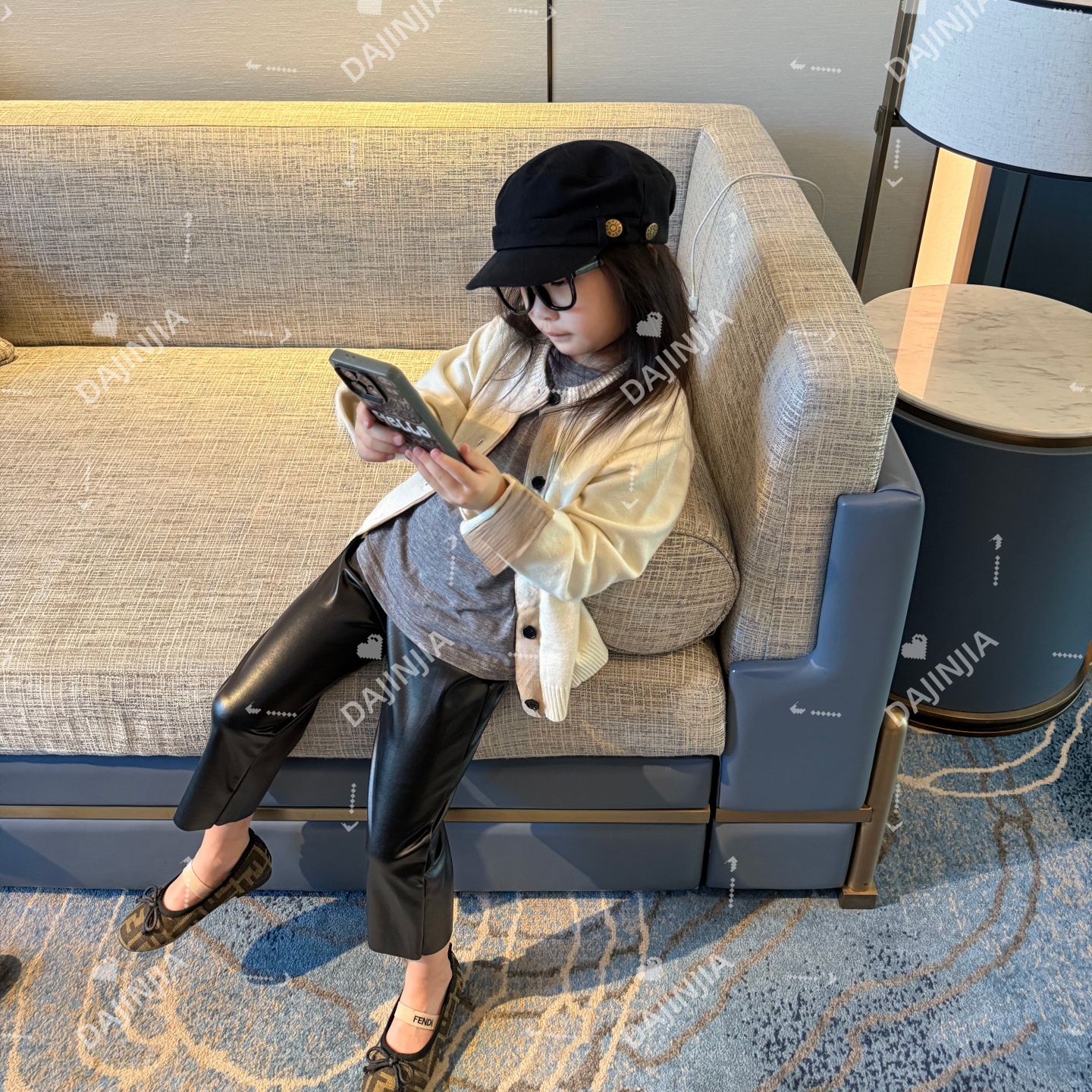 25秋冬新款高定轻奢风米白色男女童毛衣针织棉百搭巨舒服开衫外套 - 图0