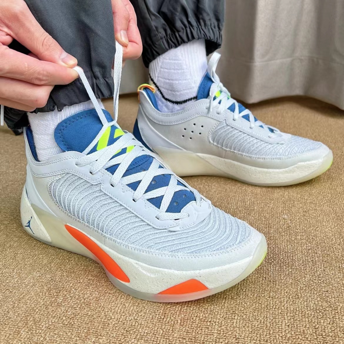 Jordan Luka 1 东契奇1代透气减震低帮实战篮球鞋DR9829-074 - 图0