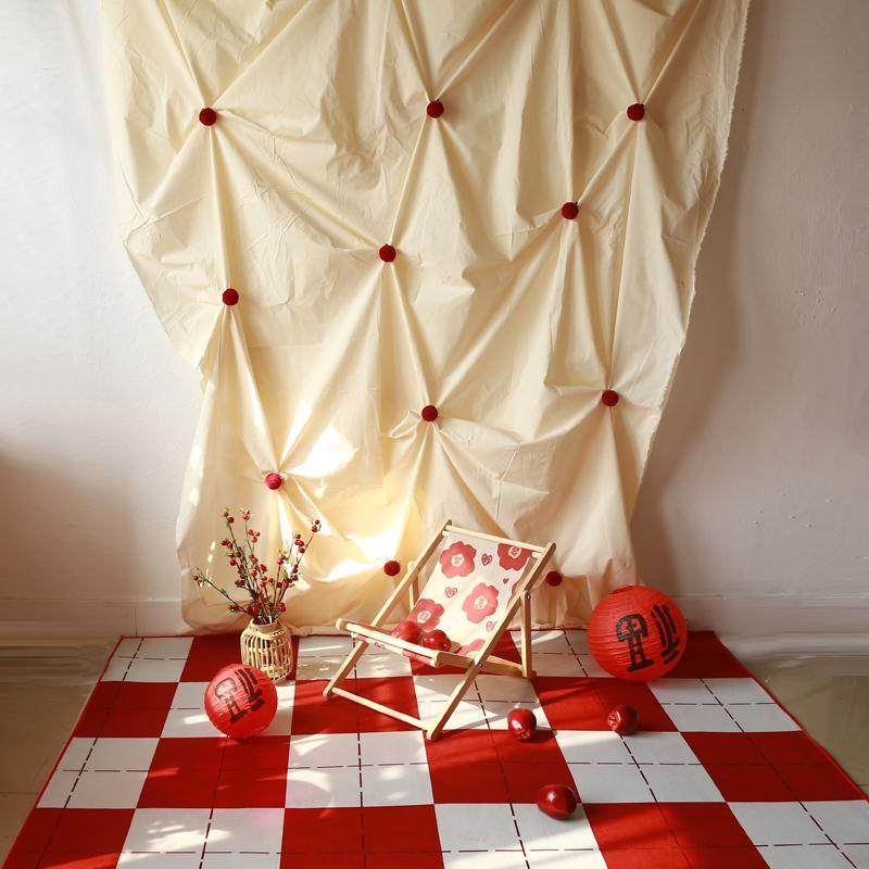 新年儿童拍照道具红毛球米色褶皱背景布红毛线团装饰摆件原麻地毯,淘宝优惠券,粉丝福利购,淘宝优惠卷