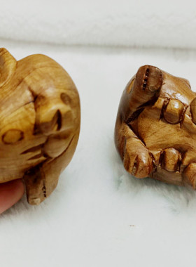 台湾实木雕刻招财工艺品小摆件