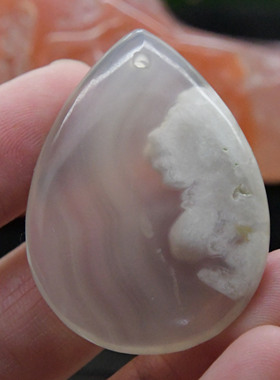 鹏明仙樱花玛瑙水滴吊坠