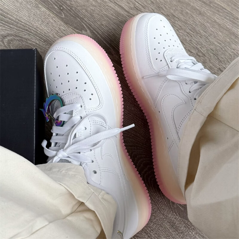 耐克Nike Air Force 1 AF1 龙年限定 女子空军一号低帮板鞋FZ5741 - 图2