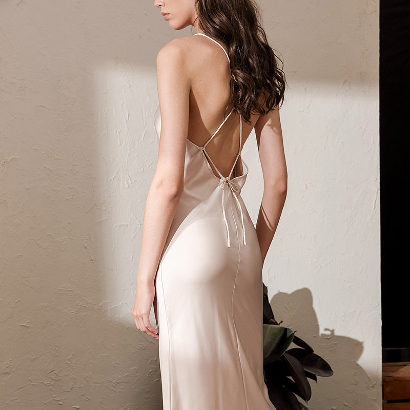 春夏连衣流水线条感优雅度假吊带裙 裙踪魅影度假风女装连衣裙