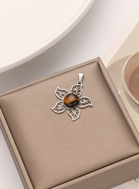 天然半宝石镂空小花项链吊坠