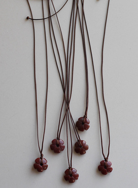 桃之taozhi本命年自然石牛血红花项链女小众设计感高级轻奢锁骨链