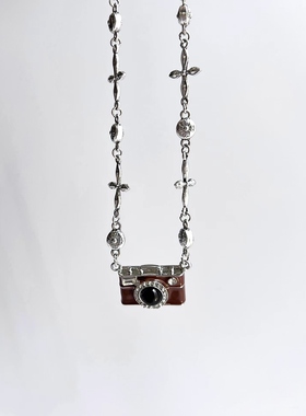 复古记忆胶卷照相机吊坠项链女甜酷个性小众设计不规则花纹锁骨链