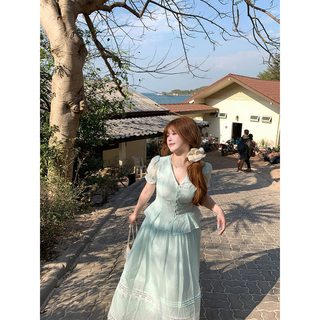 Anne ບໍ່ຮ້ອນແລະມີ brocade lace top ແລະ skirt suit fairy ສໍາລັບແມ່ຍິງທີ່ມີໄຂມັນເລັກນ້ອຍ, ຂະຫນາດໃຫຍ່, ແອວ slimming ແລະ whitening ສອງຊຸດ.