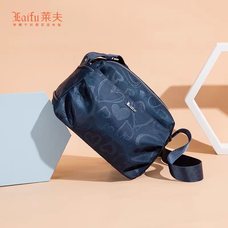 莱夫中老年妈妈包大气包包2025新款时尚斜挎包女帆布小包牛津布包,淘宝优惠券,粉丝福利购,淘宝优惠卷