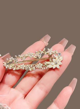 法式珍珠花朵藤枝发夹女2026新款高端侧边鸭嘴夹前额刘海碎发夹子