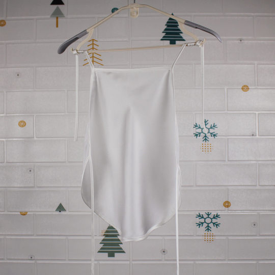 Antiker Damen-Pyjama mit Bauchband aus Seide, sexy und interessant