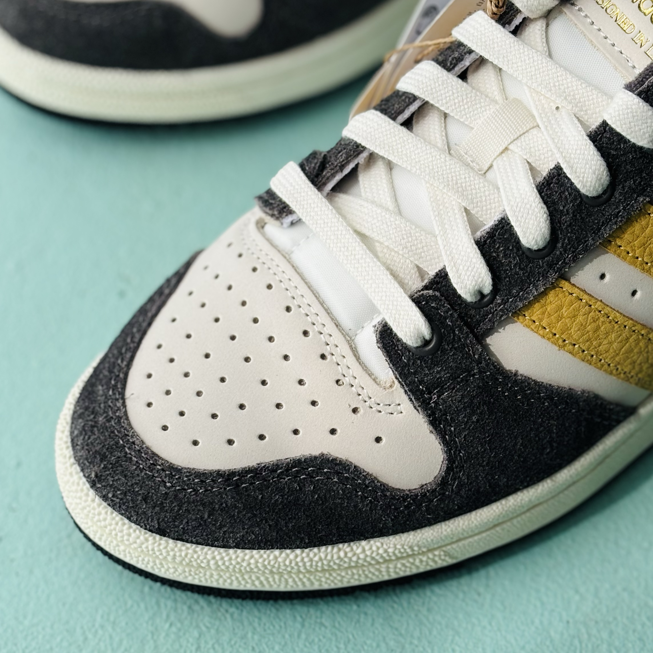 阿迪达斯 三叶草 男子皮质耐磨灰色透气休闲运动板鞋 IH3072 N仓 - 图2