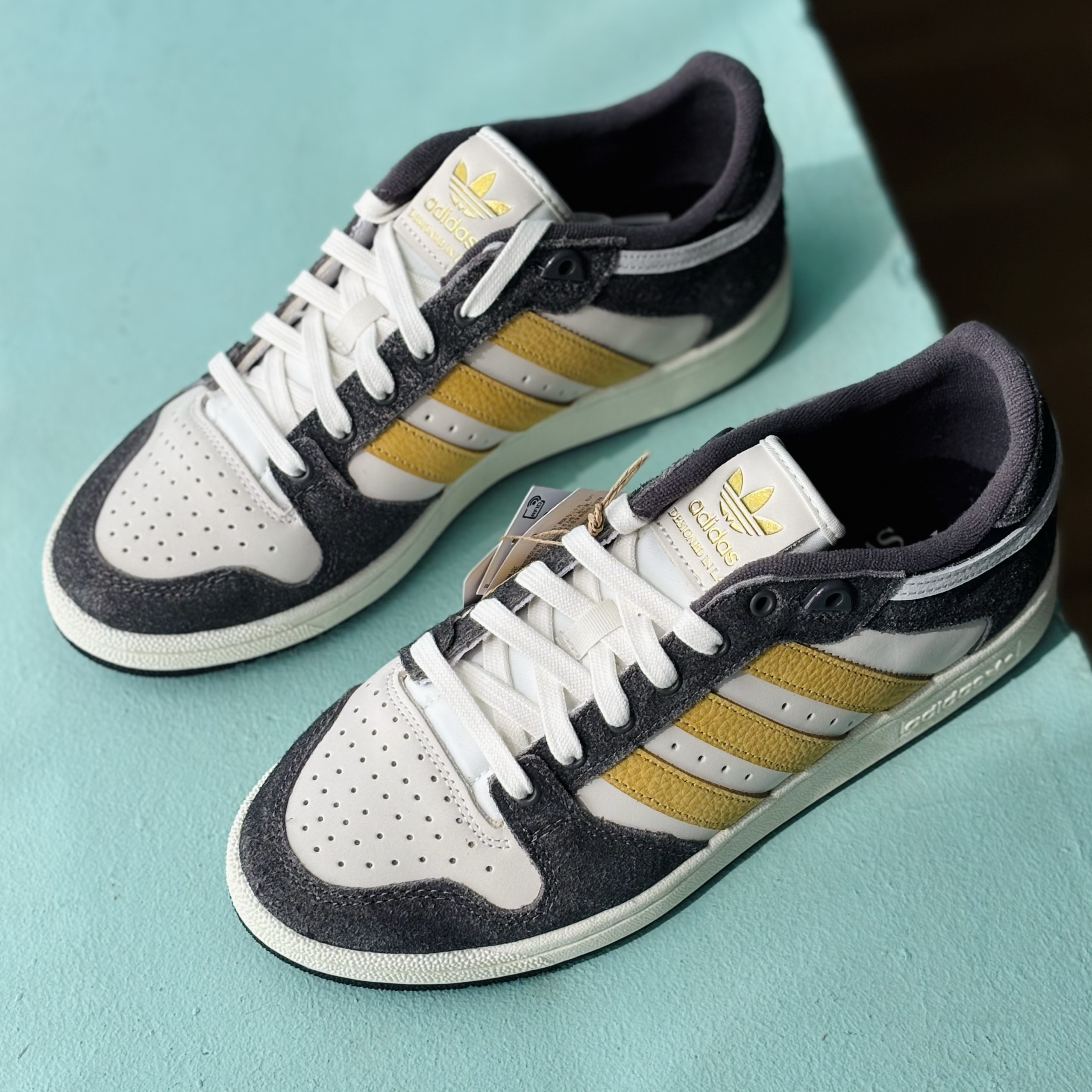 阿迪达斯 三叶草 男子皮质耐磨灰色透气休闲运动板鞋 IH3072 N仓 - 图0