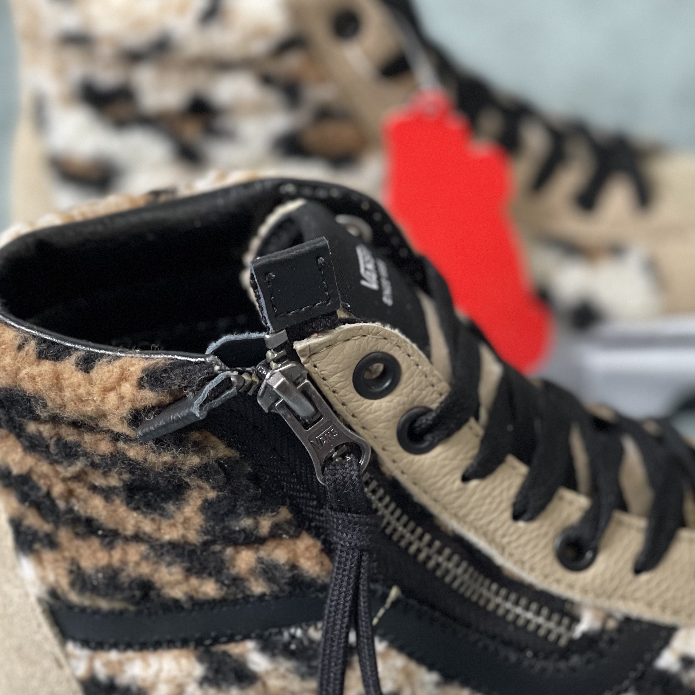 VANS范斯SK8-HiCAP绒面拼接解构男女子高帮帆布鞋板鞋VN0A3WM1ABH - 图1