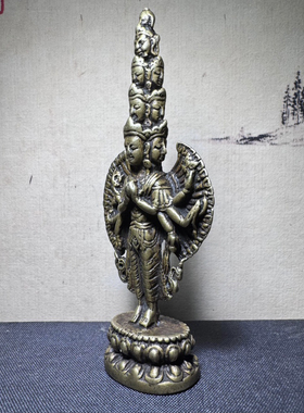 黄铜千手观音小摆件复古包浆尼泊尔迷你小铜佛桌面摆件收藏