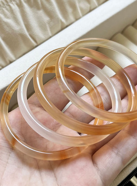 枫叶红焦糖天然玛瑙玉髓手镯女俏色蜜糖色美人镯古风甜美圆条镯子