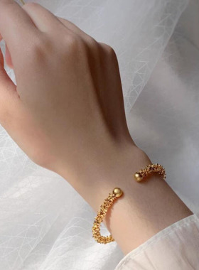 2025新款波光粼粼闪光毛毛虫手镯极简高级感手环精致优雅小众原创