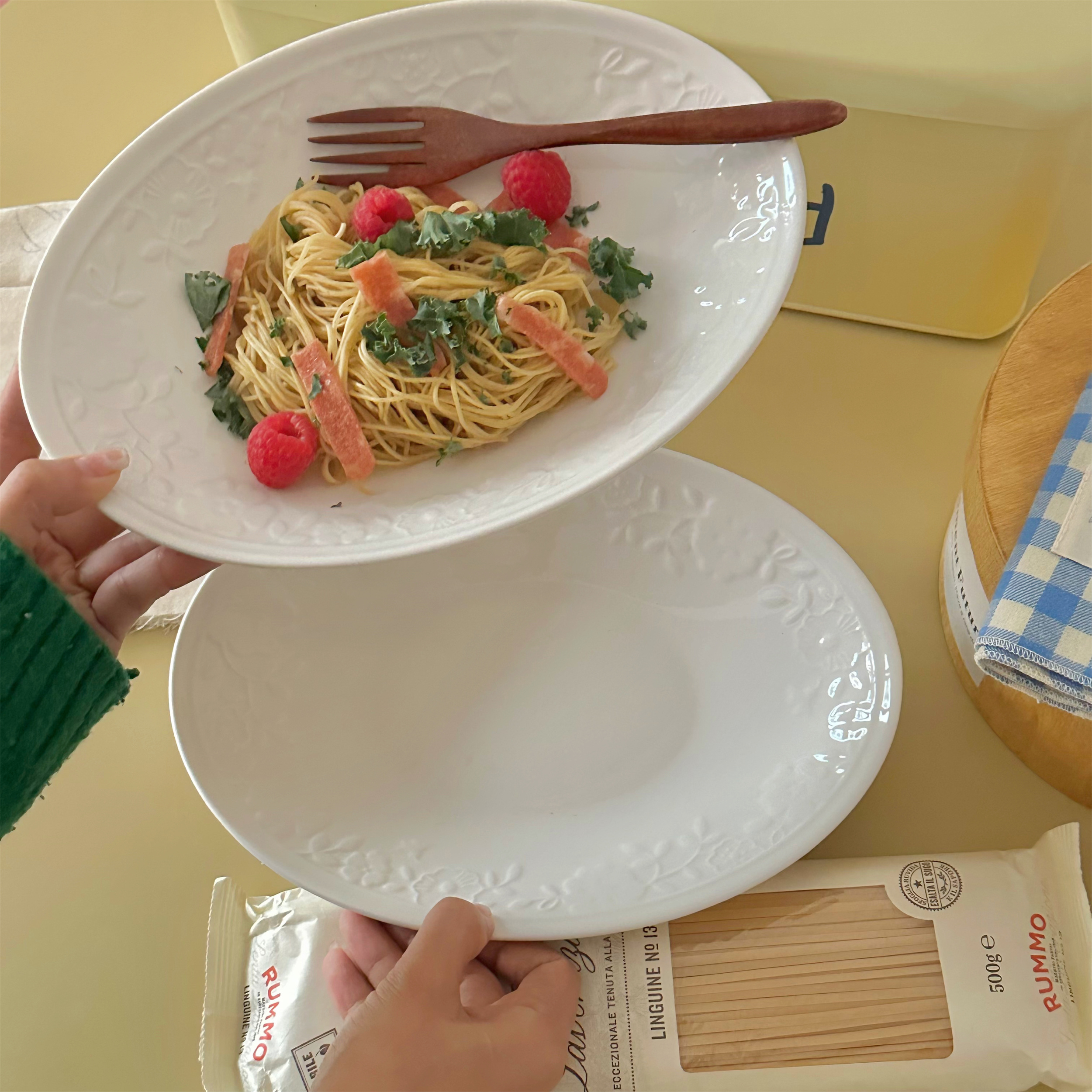 复古浮雕ins风椭圆形盘子纯白陶瓷餐盘鱼盘家用菜盘早餐盘蛋糕盘