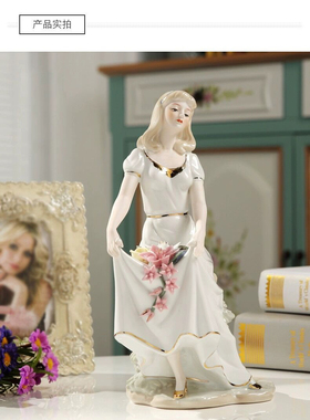 现代欧式家居简约人物装饰品客厅酒柜摆件陶瓷工艺品生日礼物新款
