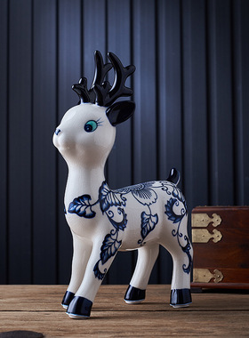 青花手绘陶瓷小鹿摆件软装摆设