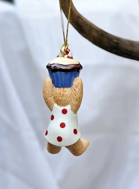 陶瓷小熊抱蛋糕节日礼物工艺品