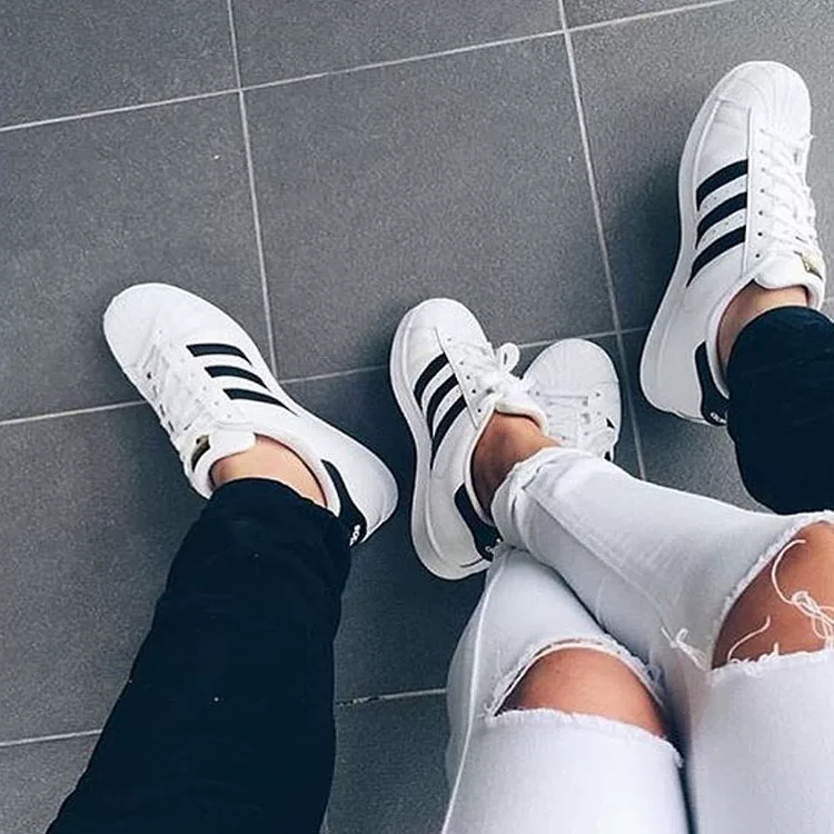 Трёхцветная звезда Adidas тривалент золотая накладка головка башни мужские маленькие белые кроссовки повседневная обувь и панельные туфли fu7712