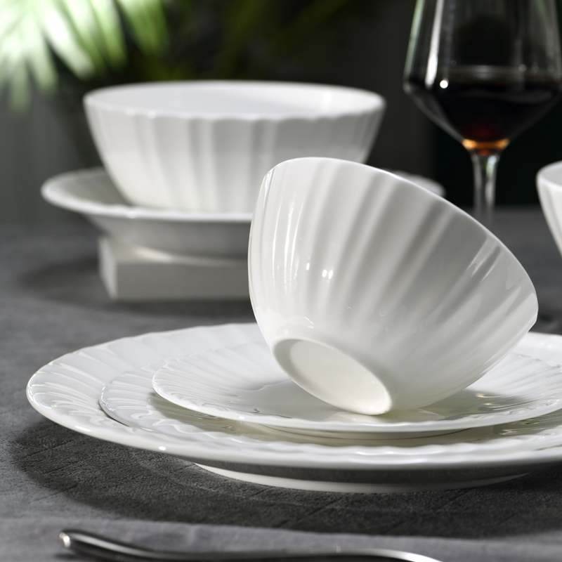 白瓷高端骨瓷碗盘轻奢无铅镉餐具浮雕餐盘瓷碗陶瓷家用乔迁套装 - 图0