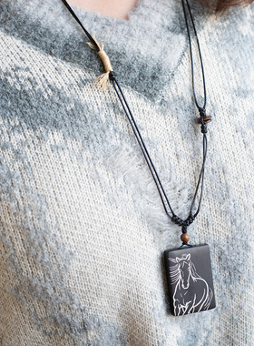 生肖马牌项链本命年毛衣链吊坠沉贵宝木质手工原创定制刻字男女款